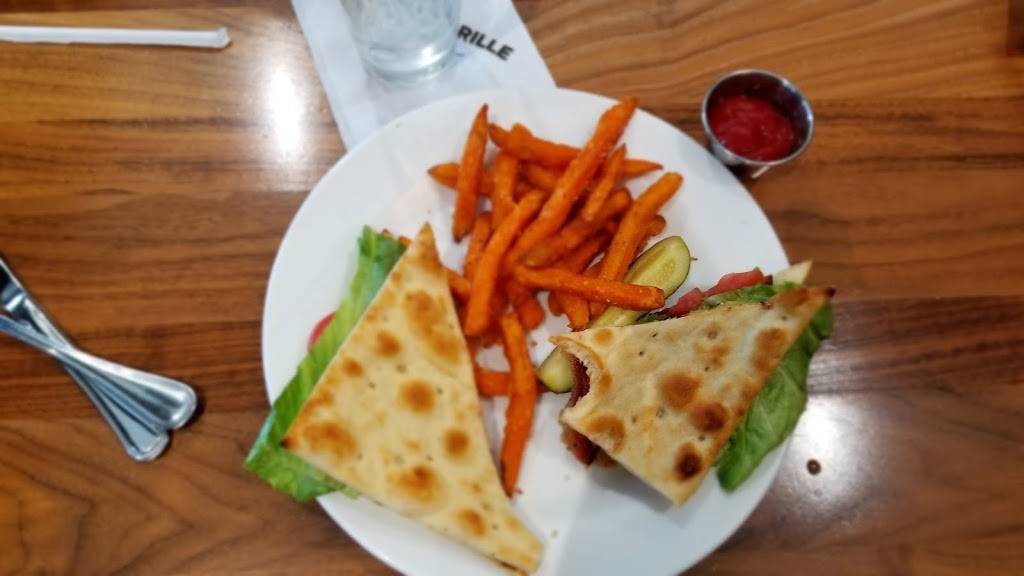 Hy-Vee Market Grille | restaurant | 8200 42nd Ave N, New Hope, MN 55427, USA | 7635317472 OR +1 763-531-7472