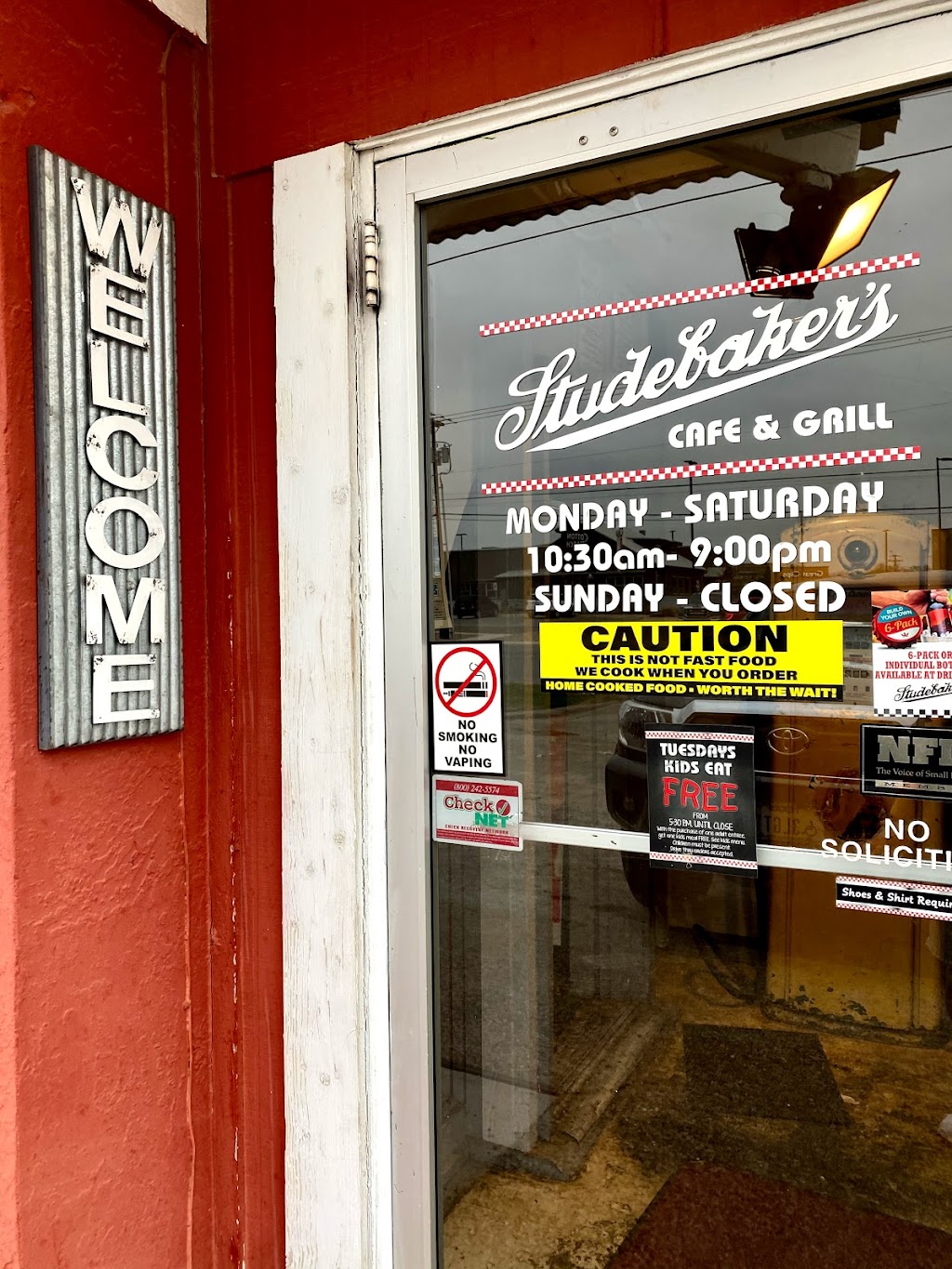 Studebakers Cafe & Grill | cafe | 409 E Commerce St, Brownwood, TX 76801, USA | 3256438090 OR +1 325-643-8090