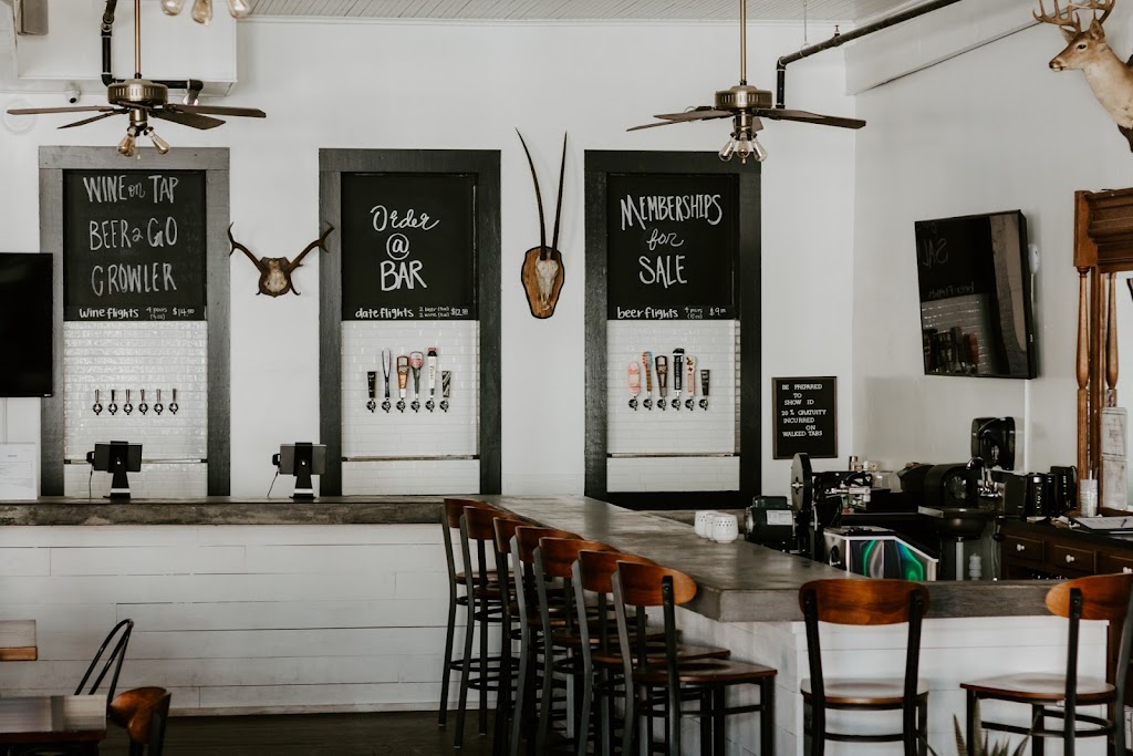 Mesquite Creek Outfitters Del Rio | restaurant | 800 S Main St, Del Rio, TX 78840, USA | 8304886960 OR +1 830-488-6960