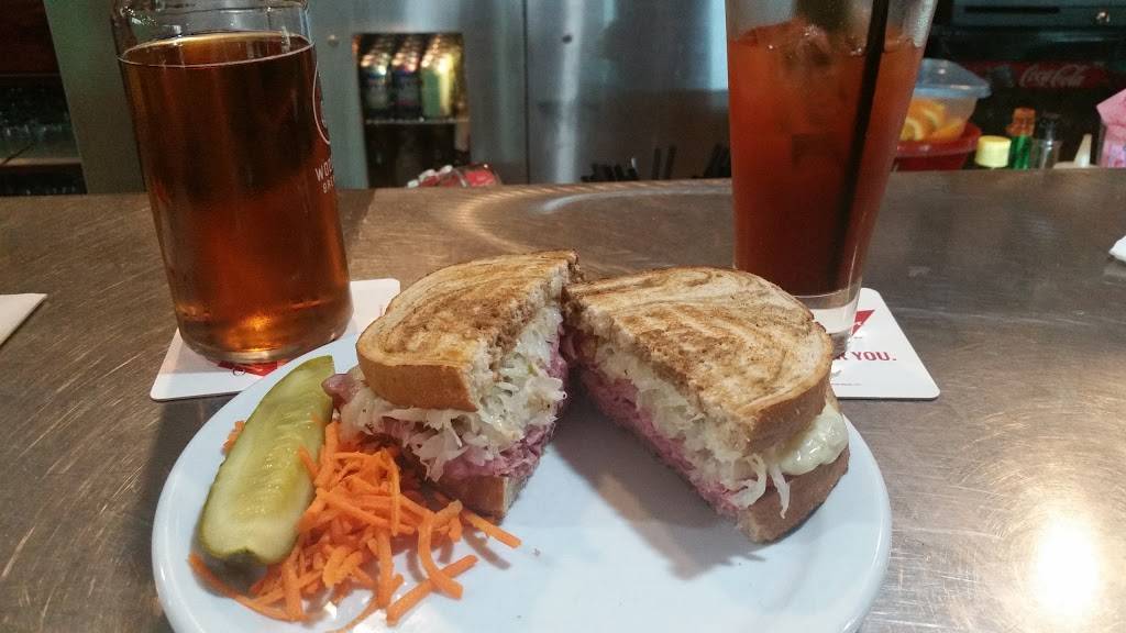 Queens Bush Pub | restaurant | 451 10th St, Hanover, ON N4N 1P7, Canada | 5193646666 OR +1 519-364-6666