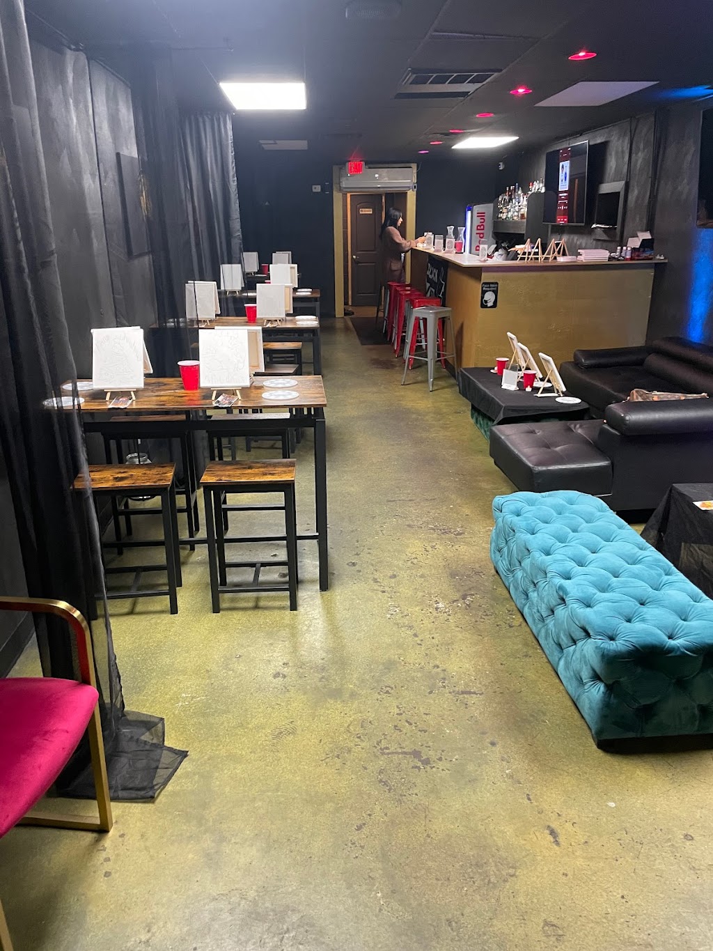 Blo Hookah Lounge | restaurant | Victory West Shopping Center, 2878 Airline Blvd, Portsmouth, VA 23701, USA | 7579566738 OR +1 757-956-6738