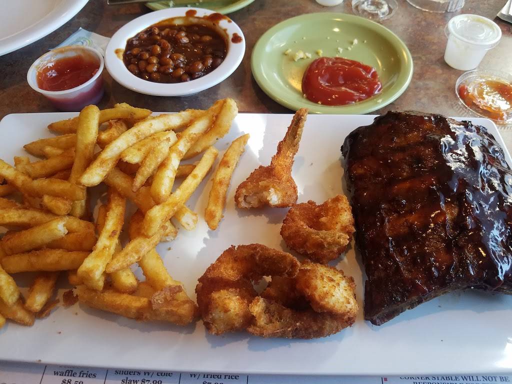 Corner Stables | restaurant | 2575 S Queen St, York, PA 17402, USA | 7177414320 OR +1 717-741-4320