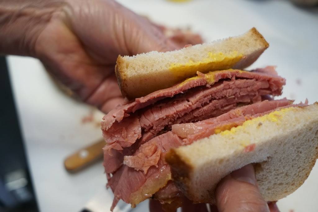 La Belle Province milad | restaurant | 7555 Boulevard Décarie, Montréal, QC H4P 2G9, Canada | 5143426577 OR +1 514-342-6577