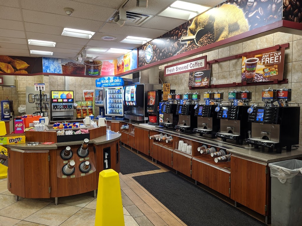 Royal Farms | meal takeaway | 8198 Veterans Hwy, Millersville, MD 21108, USA | 4433437298 OR +1 443-343-7298