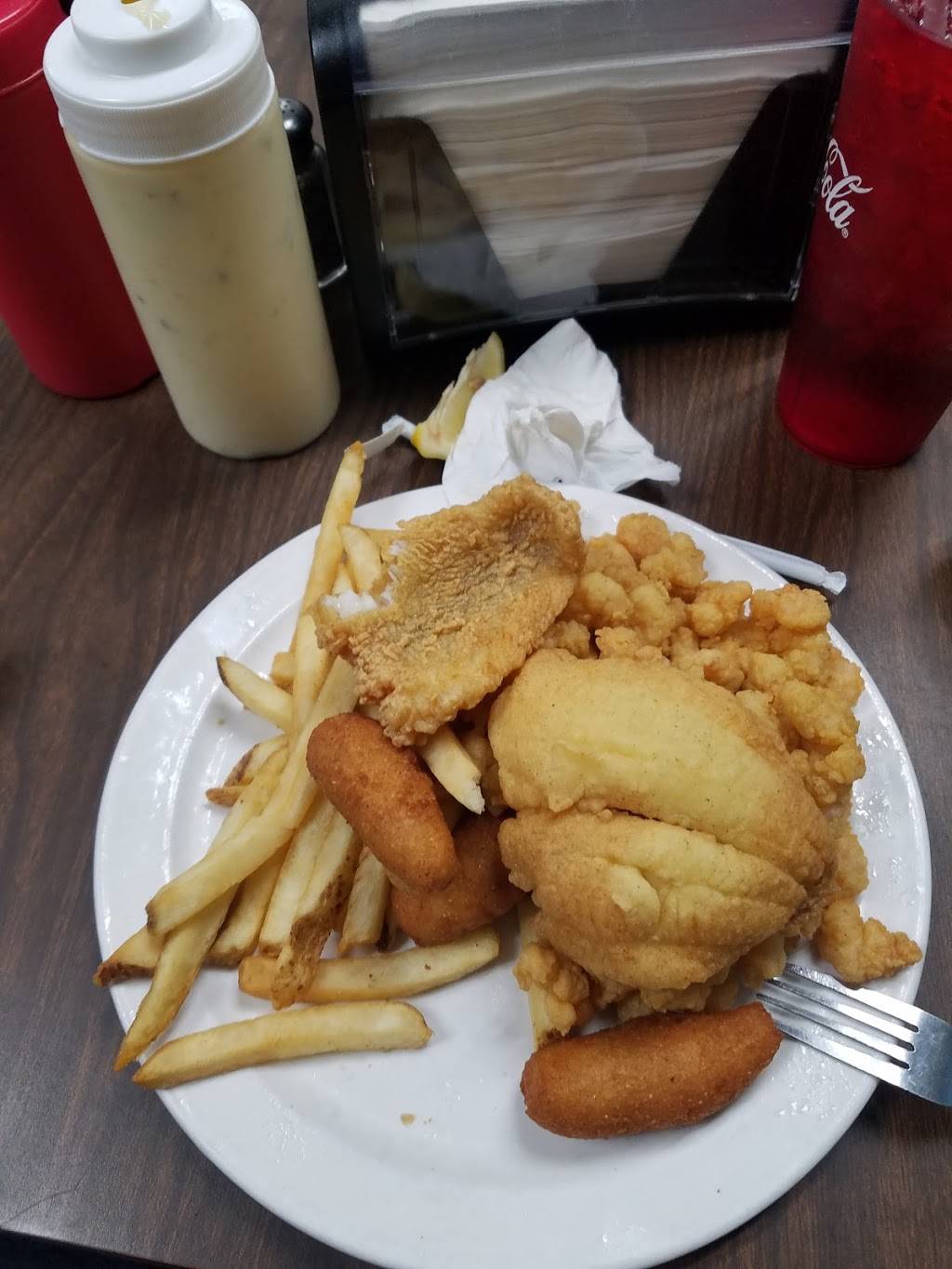 Colonial Fish Camp | restaurant | 1607 Cherokee Ave, Gaffney, SC 29340, USA | 8644877366 OR +1 864-487-7366