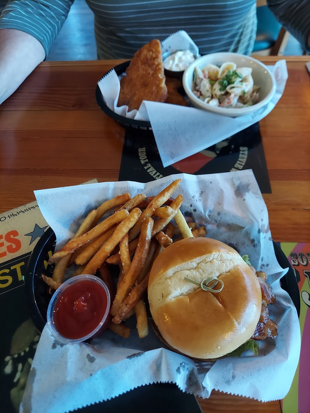 Nauti Ks Riverside Bar & Grill | restaurant | 3725 Maryville Pike, Knoxville, TN 37920, USA | 8652496362 OR +1 865-249-6362