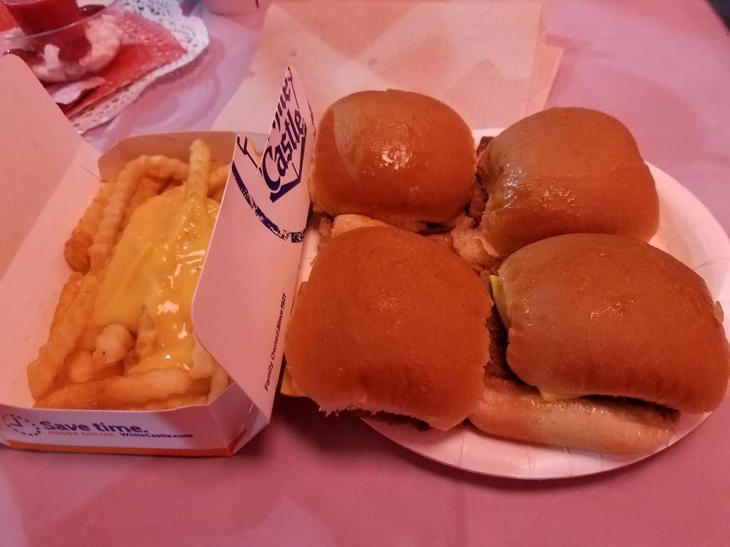 White Castle | restaurant | 310 Emerson Rd, High Ridge, MO 63049, USA | 6366779188 OR +1 636-677-9188