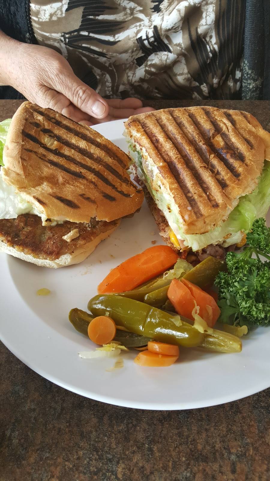 Tortas Las Glorias | restaurant | 1197 N Mt Vernon Ave, Colton, CA 92324, USA | 9093701320 OR +1 909-370-1320