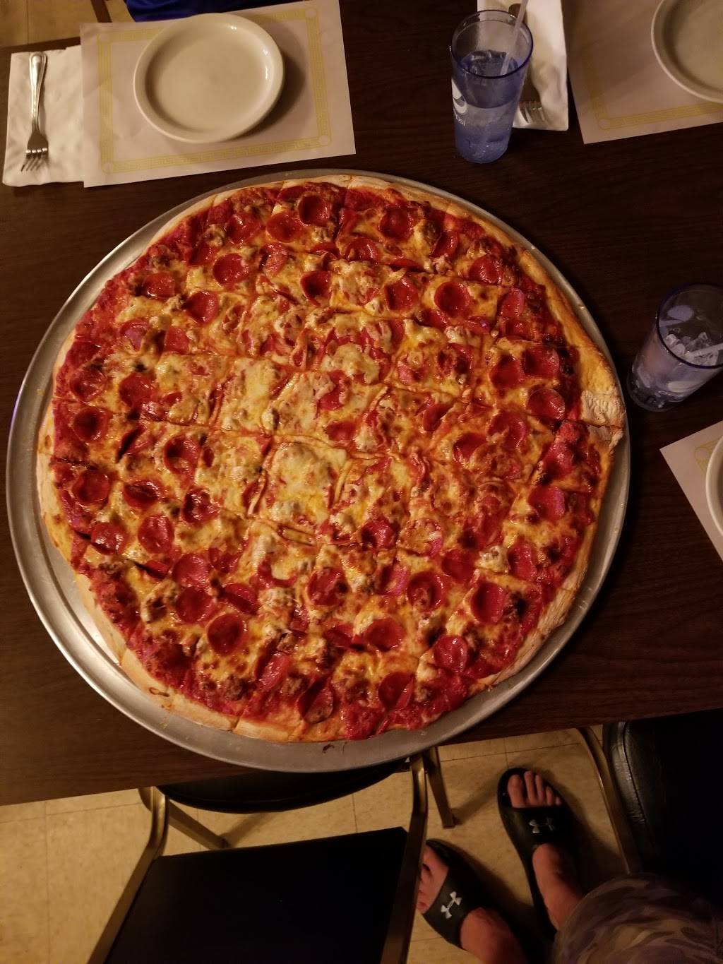 Jims Pizzeria | restaurant | 1103 Center Ave, Janesville, WI 53546, USA | 6087548266 OR +1 608-754-8266