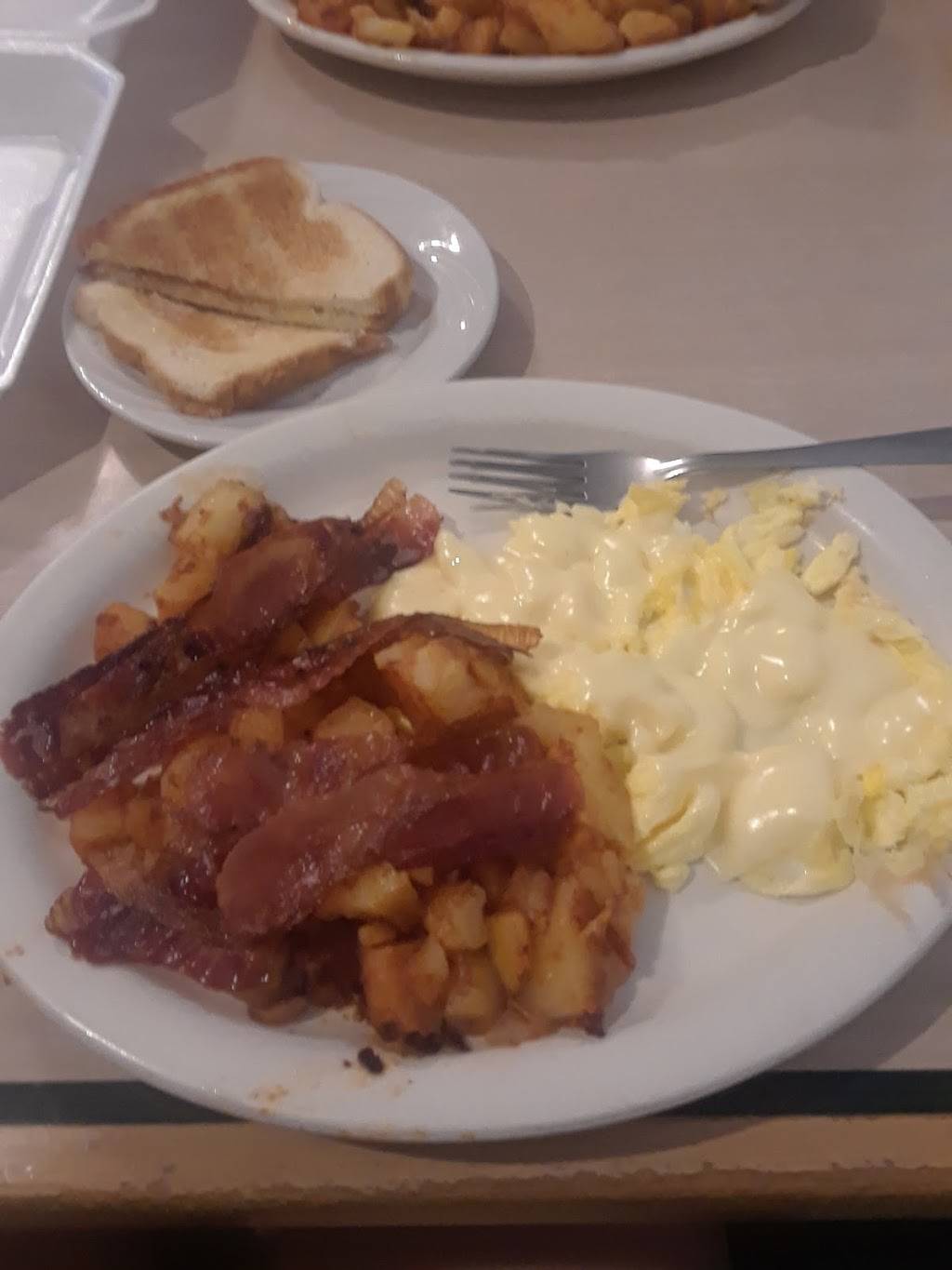 Giovannis Restaurante | restaurant | 1622 Thomaston Ave, Waterbury, CT 06704, USA | 2035741041 OR +1 203-574-1041