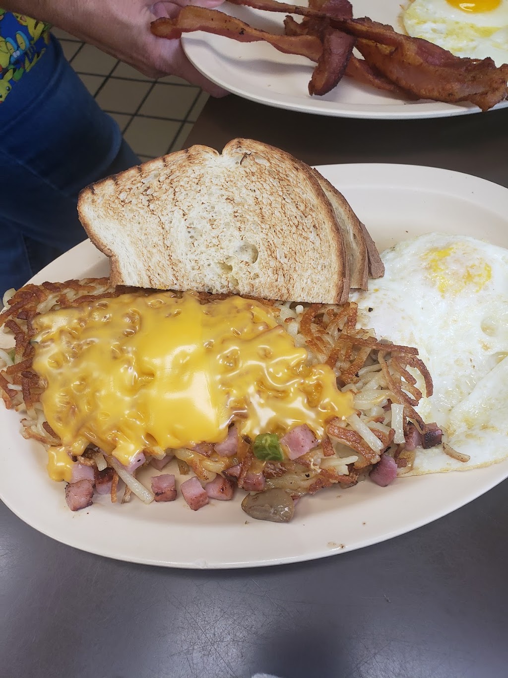 Charlie Corams Place | restaurant | 2729 W 23rd St, Panama City, FL 32405, USA | 8508723447 OR +1 850-872-3447