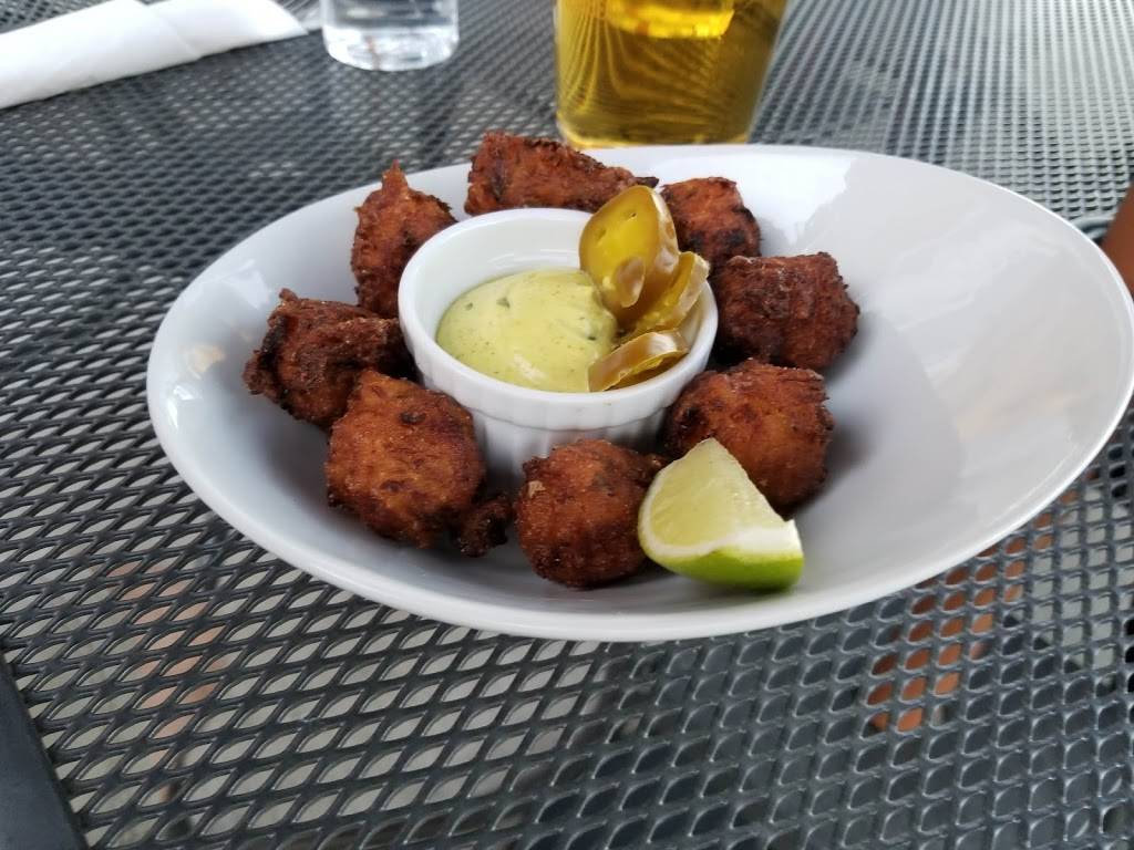 La Croisée des chemins | restaurant | 3701 Boulevard Fréchette, Chambly, QC J3L 0M8, Canada | 4505933336 OR +1 450-593-3336