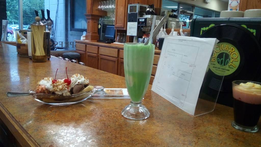 Old time soda fountain | restaurant | 5605 Merriam Dr, Merriam, KS 66203, USA | 9133620313 OR +1 913-362-0313