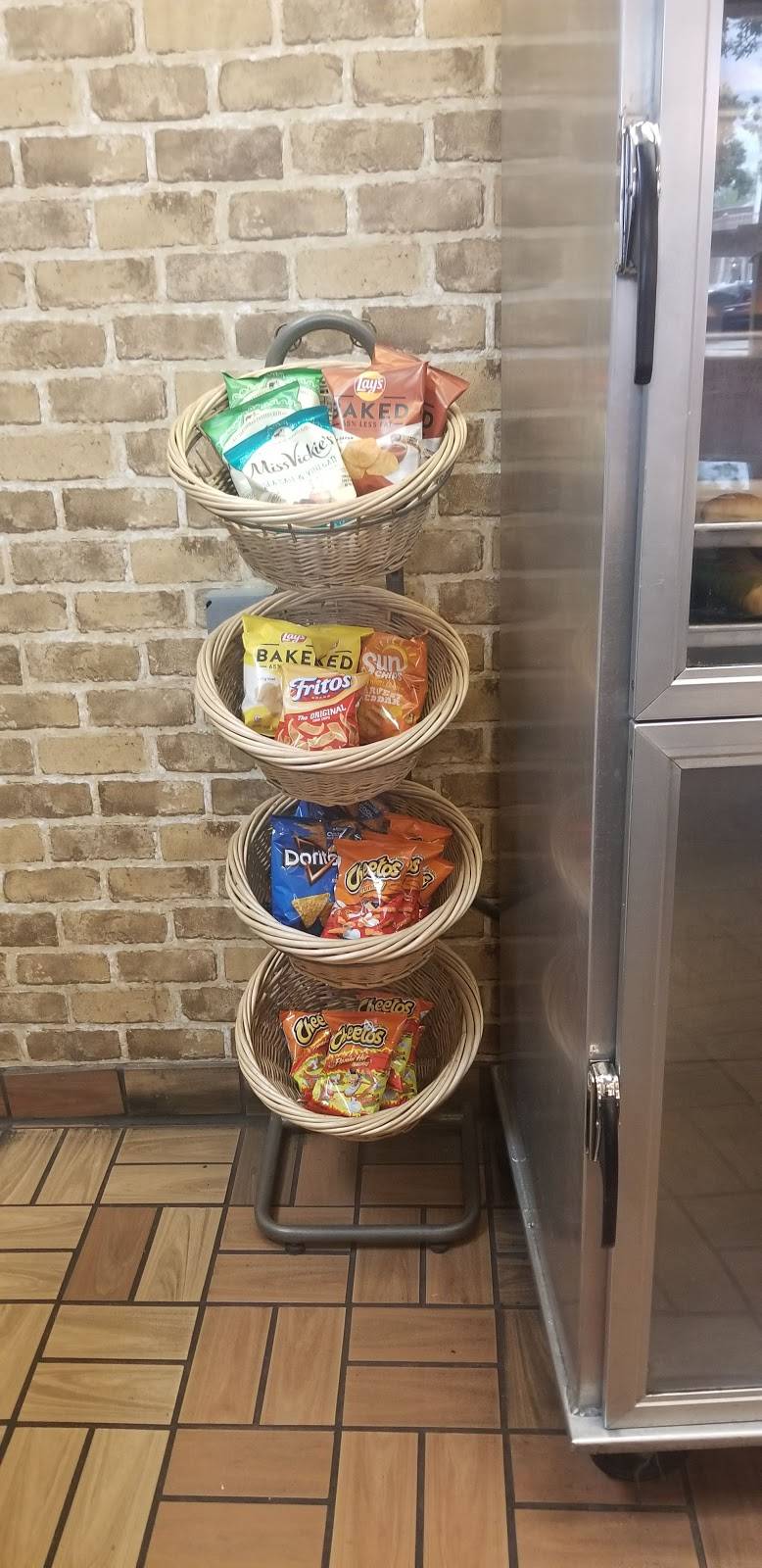 Subway | meal takeaway | 1125 2nd St, Sacramento, CA 95814, USA | 9164477833 OR +1 916-447-7833