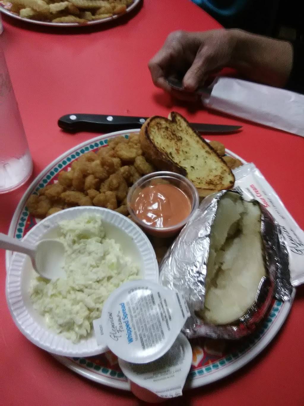 Classic Diner | restaurant | 301 N Main St, Tarboro, NC 27886, USA | 2528233303 OR +1 252-823-3303