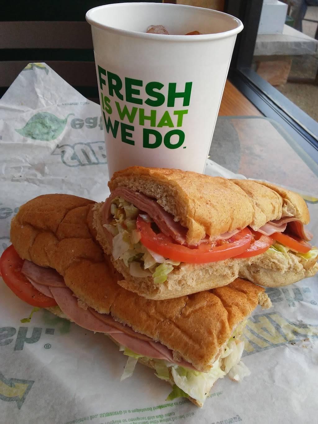 Subway Restaurants | restaurant | 18137 Town Center Dr, Olney, MD 20832, USA | 3015705737 OR +1 301-570-5737