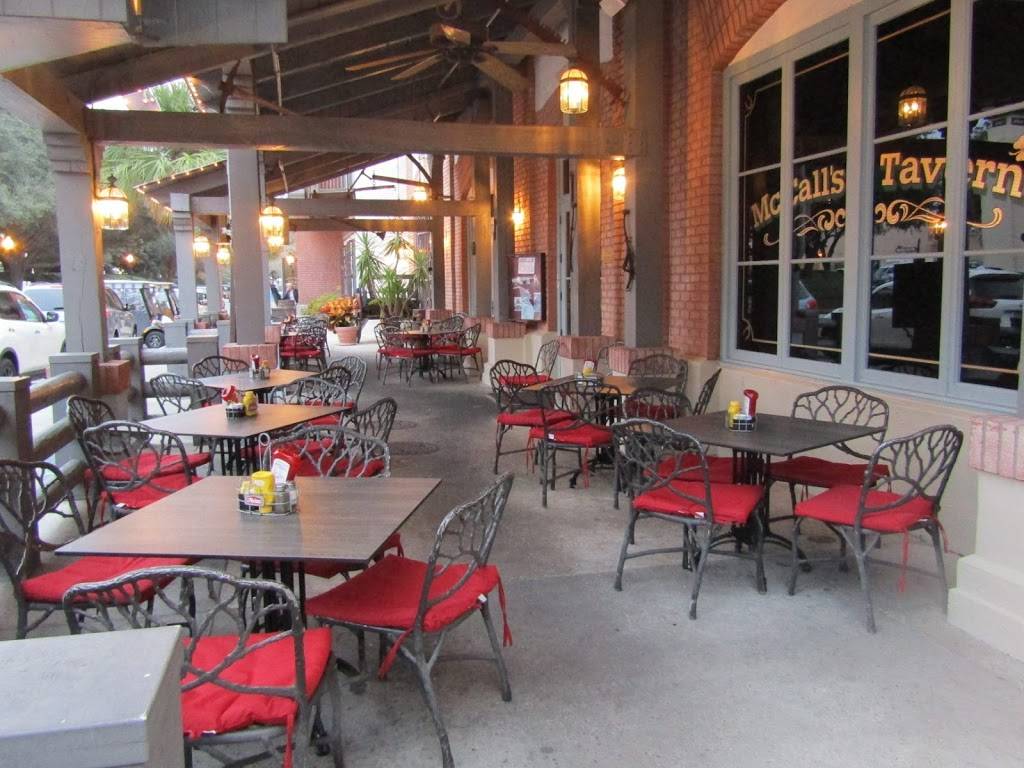 McCalls Tavern | restaurant | 997 Alverez Ave, Lady Lake, FL 32159, USA | 3527509441 OR +1 352-750-9441