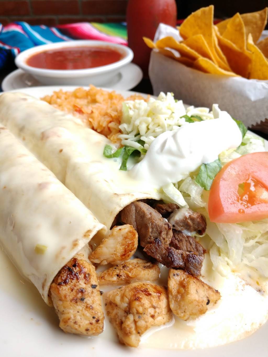 La Fiesta Mexican Restaurant - Oviedo | restaurant | 3100 Alafaya Trail #1000, Oviedo, FL 32765, USA | 4075420110 OR +1 407-542-0110