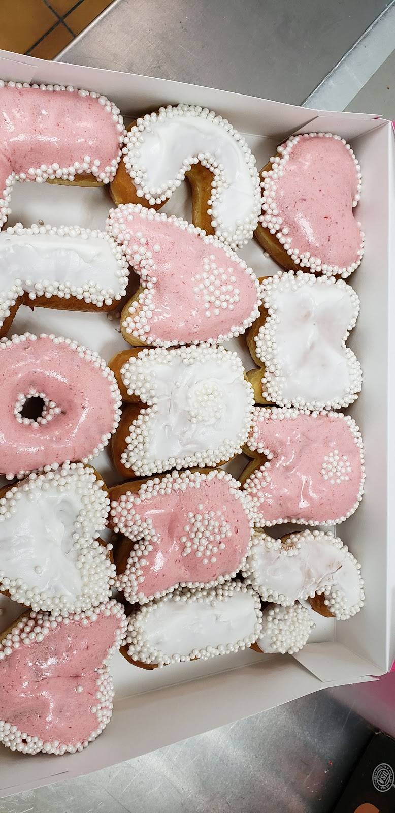 Spring Valley Donuts | restaurant | 4388 Spring Valley Rd, Dallas, TX 75244, USA | 9722330630 OR +1 972-233-0630