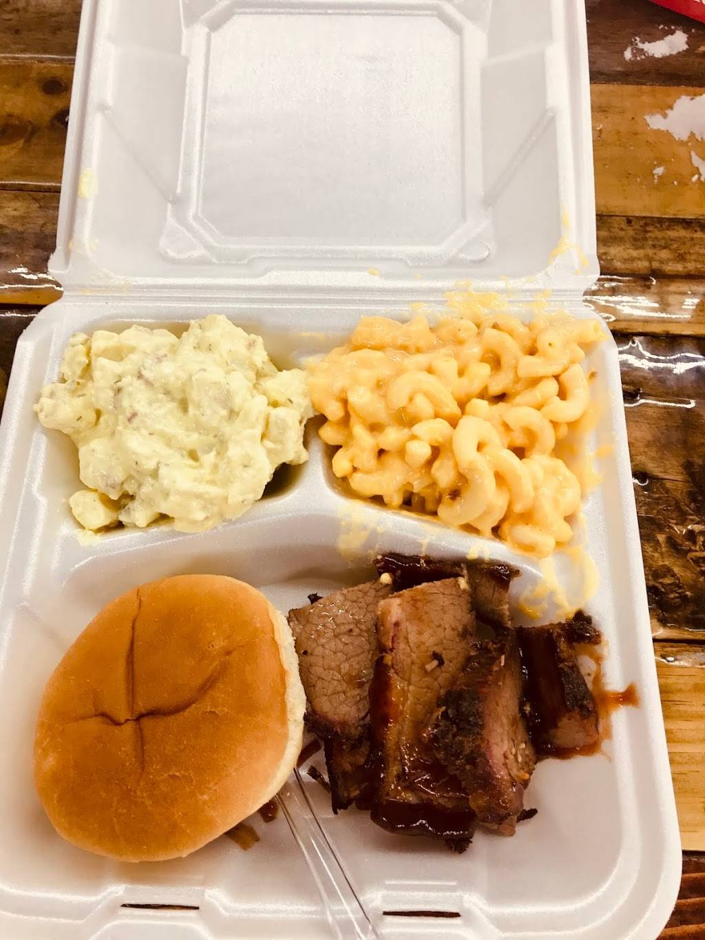 Kwik Sak Convenience Store And Fat Guy Barbeque Restaurant | restaurant | 904 NW Broad St, Murfreesboro, TN 37129, USA | 6153186602 OR +1 615-318-6602