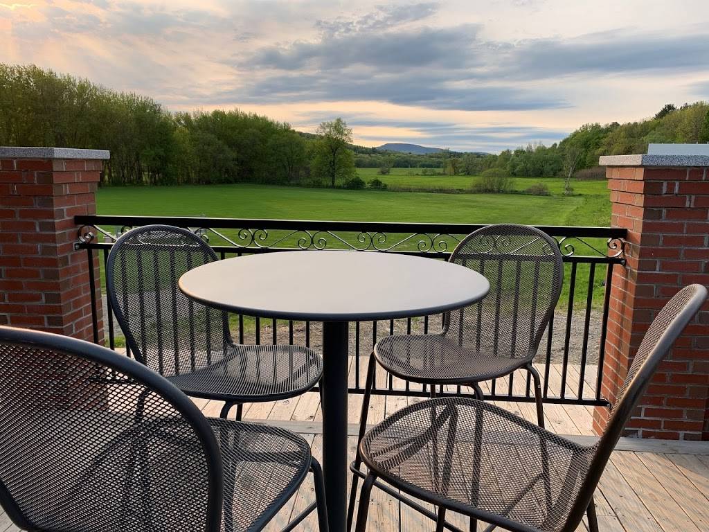 White Fox Taverna | restaurant | 800 Fairbanks Rd, Farmington, ME 04938, USA | 2074009114 OR +1 207-400-9114