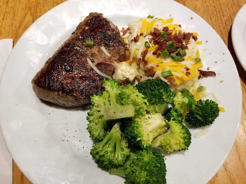 Chilis Grill & Bar | restaurant | 8285 Fletcher Pkwy, La Mesa, CA 91942, USA | 6195899890 OR +1 619-589-9890