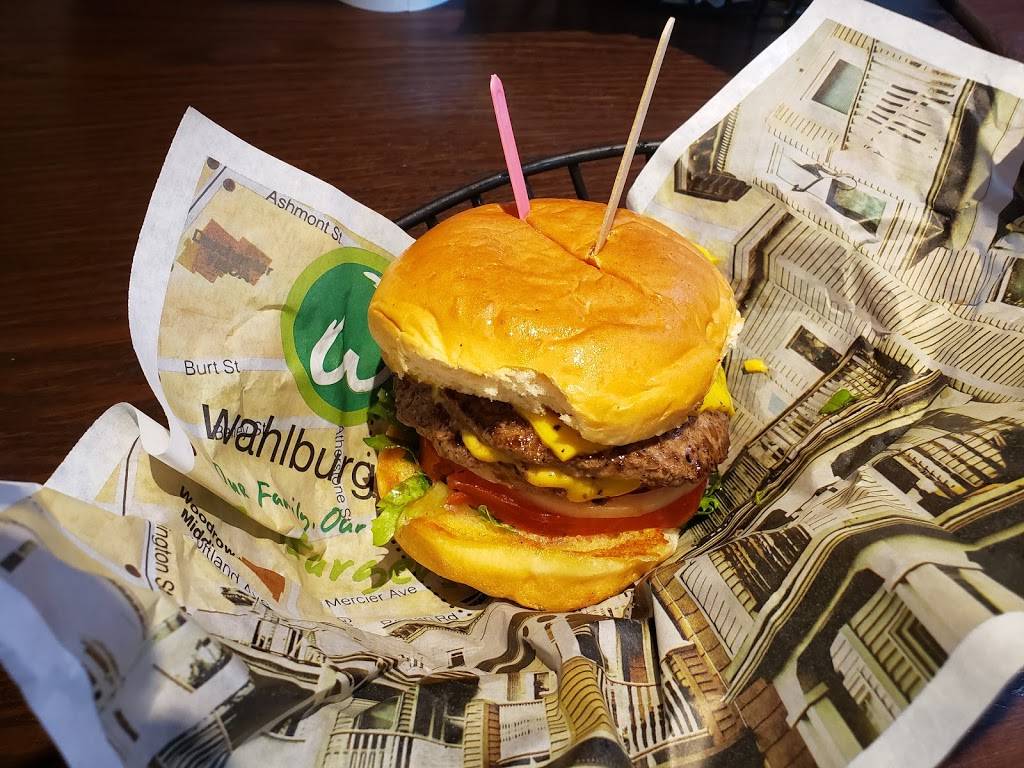 Wahlburgers | restaurant | 569 Monroe St, Detroit, MI 48226, USA | 3132094499 OR +1 313-209-4499