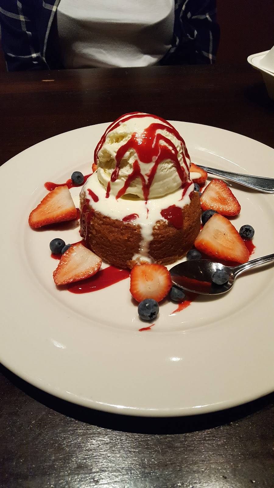 Village Tavern | meal takeaway | 101 Summit Blvd, Birmingham, AL 35243, USA | 2059701640 OR +1 205-970-1640