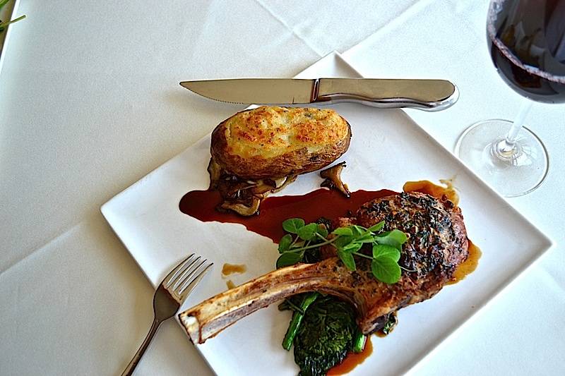 The Coach House Restaurant | restaurant | 353 Main St, New London, NH 03257, USA | 6035262791 OR +1 603-526-2791