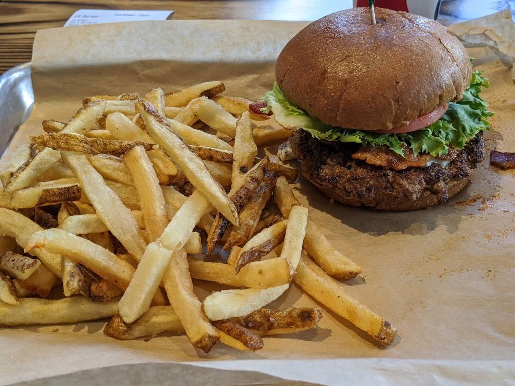LR Burger | restaurant | 202 E Spring St, Monroe, GA 30655, USA | 4703576750 OR +1 470-357-6750