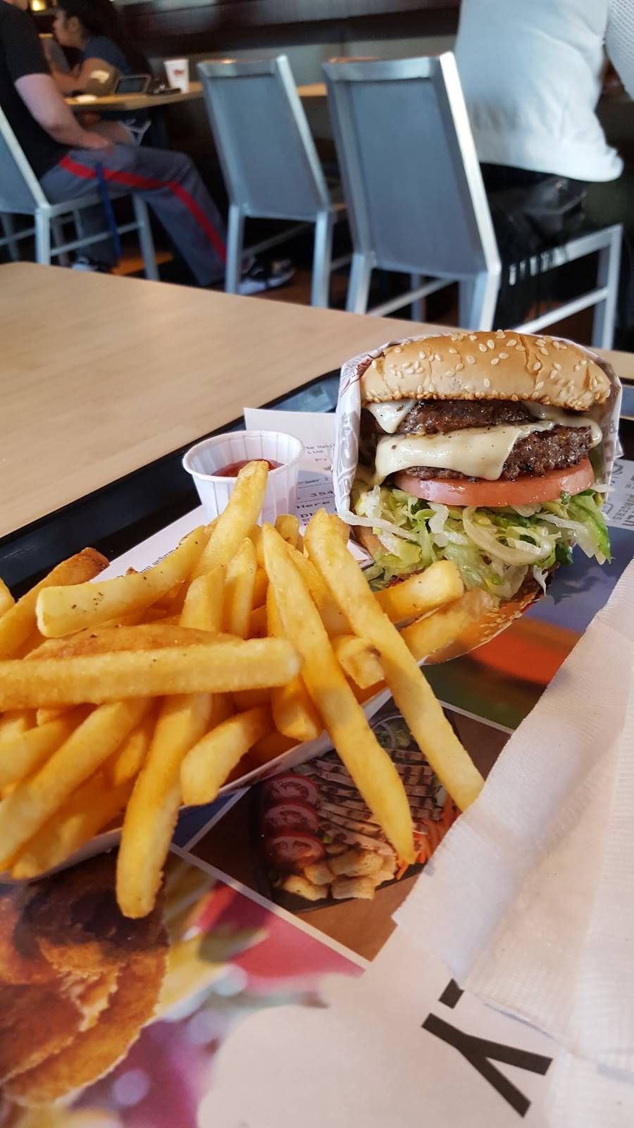 The Habit Burger Grill | restaurant | 1111 El Camino Real, Redwood City, CA 94063, USA | 6505681625 OR +1 650-568-1625