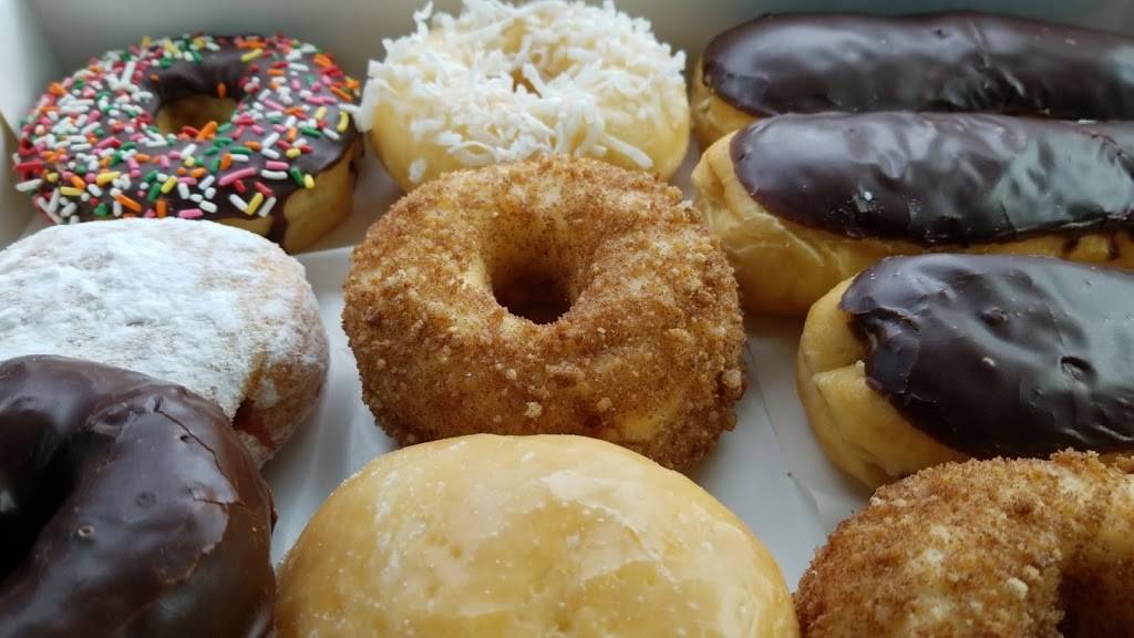 Dip-A-Dee-Donuts | bakery | 1376 W N Blvd, Leesburg, FL 34748, USA | 3524604266 OR +1 352-460-4266