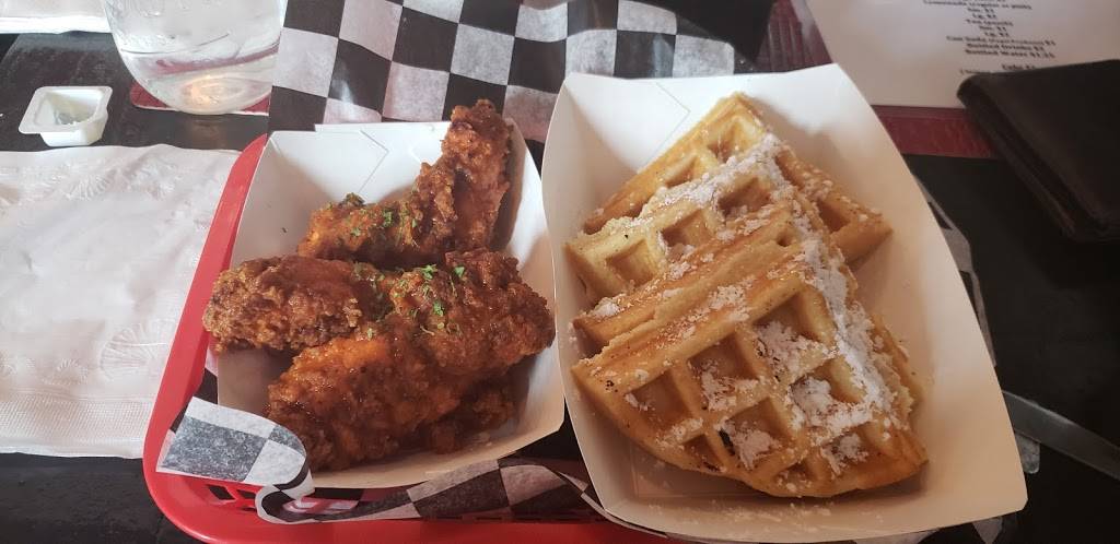 Charlottes Chicken and Waffles | restaurant | 719 High St, Petersburg, VA 23803, USA | 8049437986 OR +1 804-943-7986