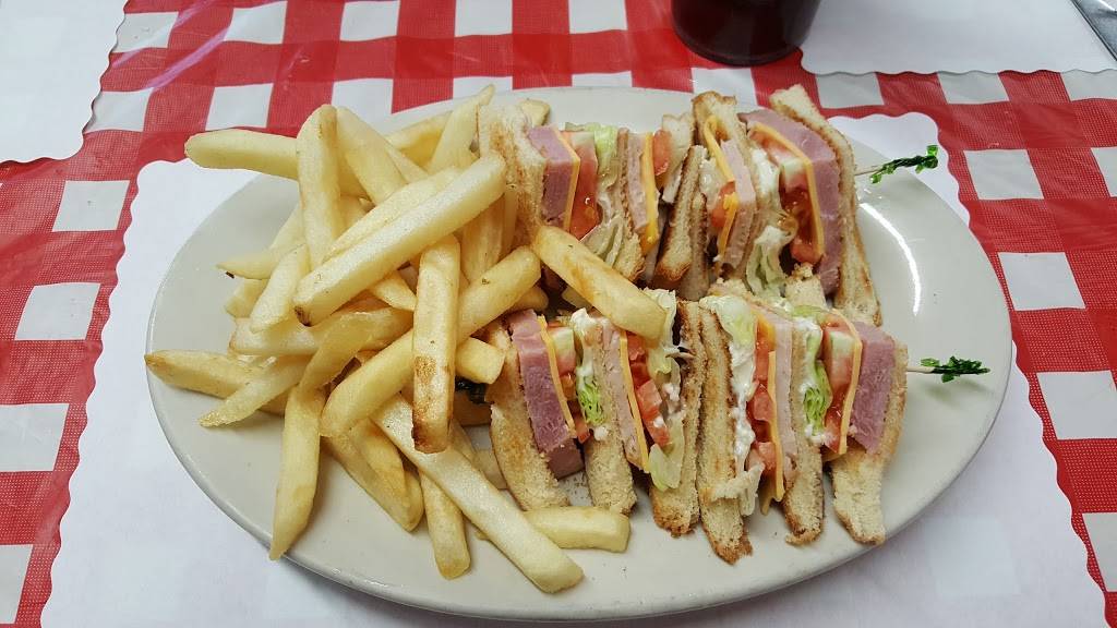 Mckays Country Kitchen & Bbq | restaurant | 1113 Main St, Commerce, TX 75428, USA | 9038866080 OR +1 903-886-6080