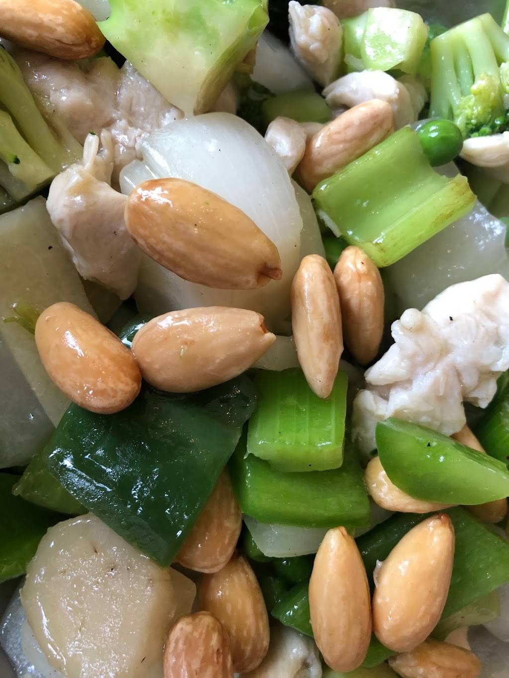 Yins Restaurant Port Dover | restaurant | 305 Main St, Port Dover, ON N0A 1N0, Canada | 5195831810 OR +1 519-583-1810