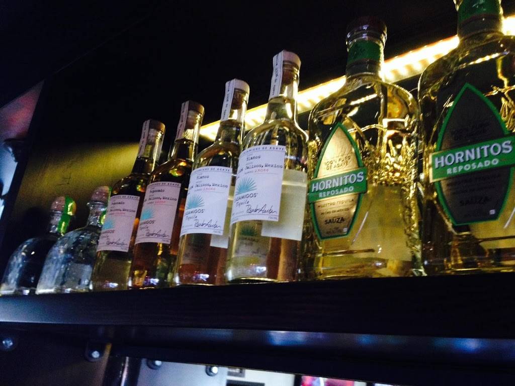 The Hub Kitchen & Taps | restaurant | 3005, 1749 Newport Blvd, Costa Mesa, CA 92627, USA | 9493565544 OR +1 949-356-5544