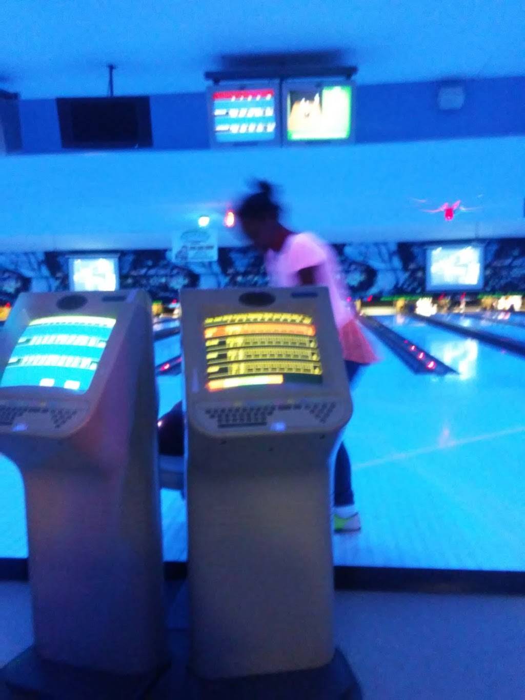 King Pin Lanes | restaurant | 7157 E Dominick St, Rome, NY 13440, USA | 3153369999 OR +1 315-336-9999