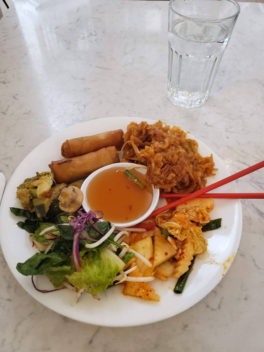 Arayas Place | restaurant | 2808 E Madison St, Seattle, WA 98112, USA | 2064026634 OR +1 206-402-6634