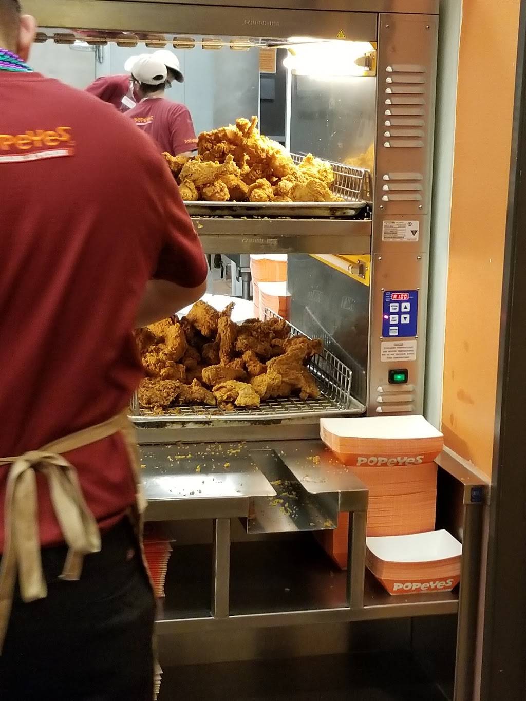 Popeyes Louisiana Kitchen | restaurant | 2225 SW Military Dr, San Antonio, TX 78224, USA | 2109233599 OR +1 210-923-3599