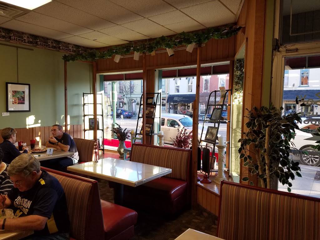 Basil Boys | meal takeaway | 125 W Chicago Blvd, Tecumseh, MI 49286, USA | 5174231875 OR +1 517-423-1875