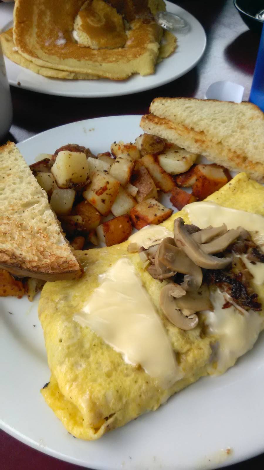 Twin Gables Cafe-Lounge | restaurant | 13992 US-2, Brule, WI 54820, USA | 7153725000 OR +1 715-372-5000