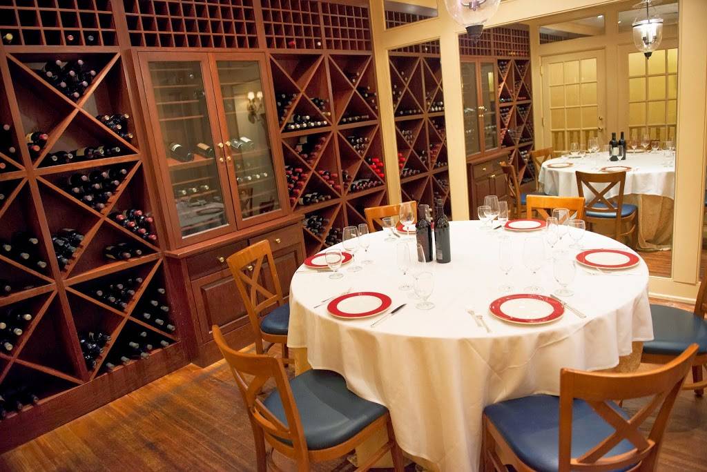 The Monocle Restaurant | restaurant | 107 D St NE, Washington, DC 20002, USA | 2025464488 OR +1 202-546-4488