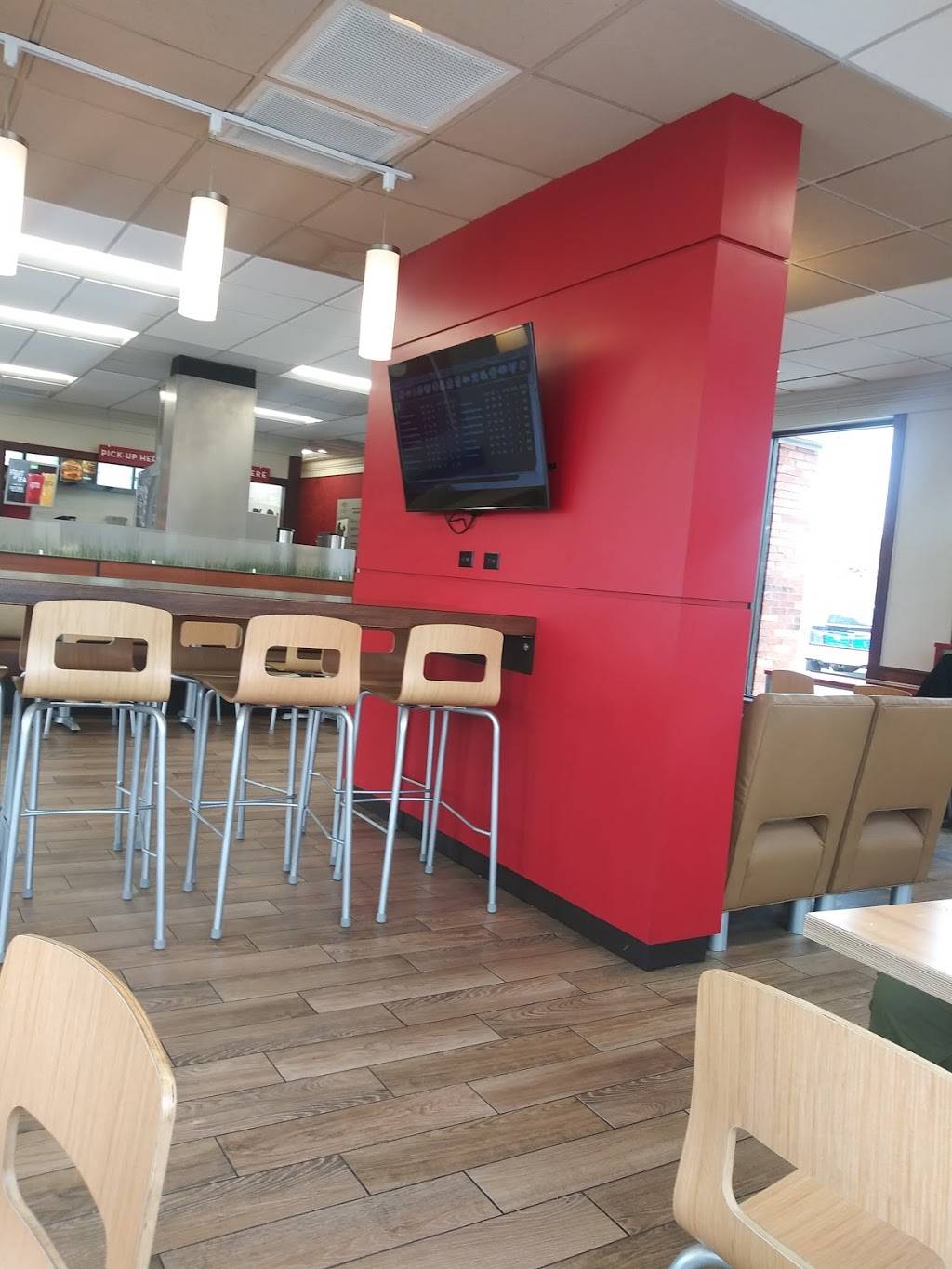 Wendys | restaurant | 13525 Woodward Ave, Highland Park, MI 48203, USA | 3138658440 OR +1 313-865-8440