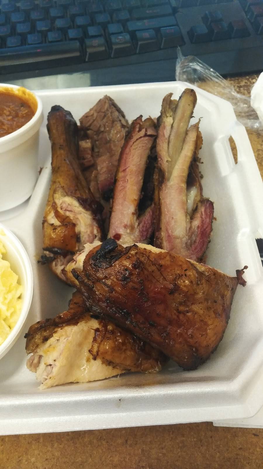 Reds Smoking BBQ | restaurant | 1706 Crystal Bend Dr, Pflugerville, TX 78660, USA | 5126708544 OR +1 512-670-8544