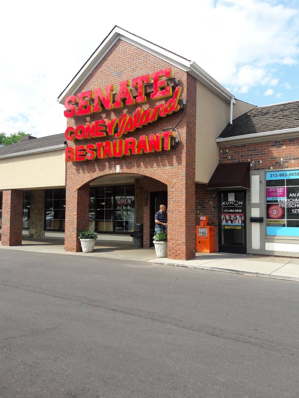 Senate | restaurant | 3345 Greenfield Rd, Dearborn, MI 48120, USA | 3134411027 OR +1 313-441-1027