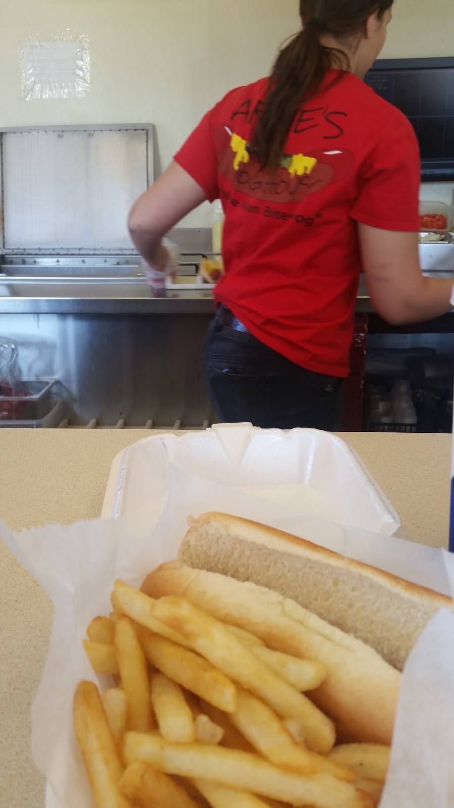 Arnies Dog House | restaurant | 1503 Indianapolis Blvd, Whiting, IN 46394, USA | 2196593004 OR +1 219-659-3004