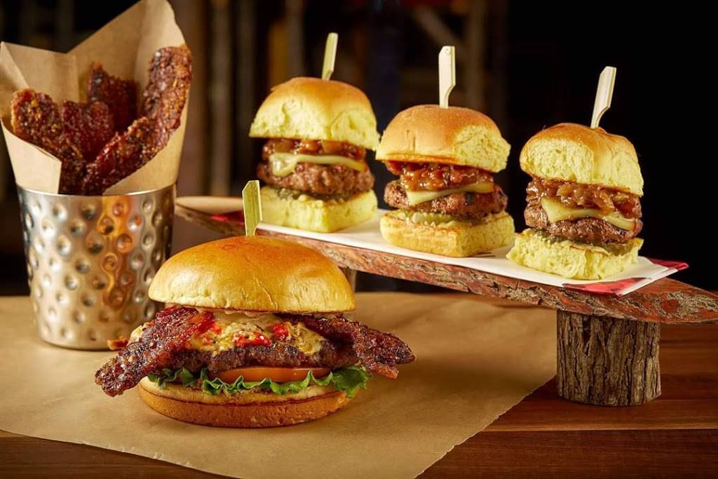 Twin Peaks Indianapolis | restaurant | 6880 E 82nd St, Indianapolis, IN 46250, USA | 3179130992 OR +1 317-913-0992