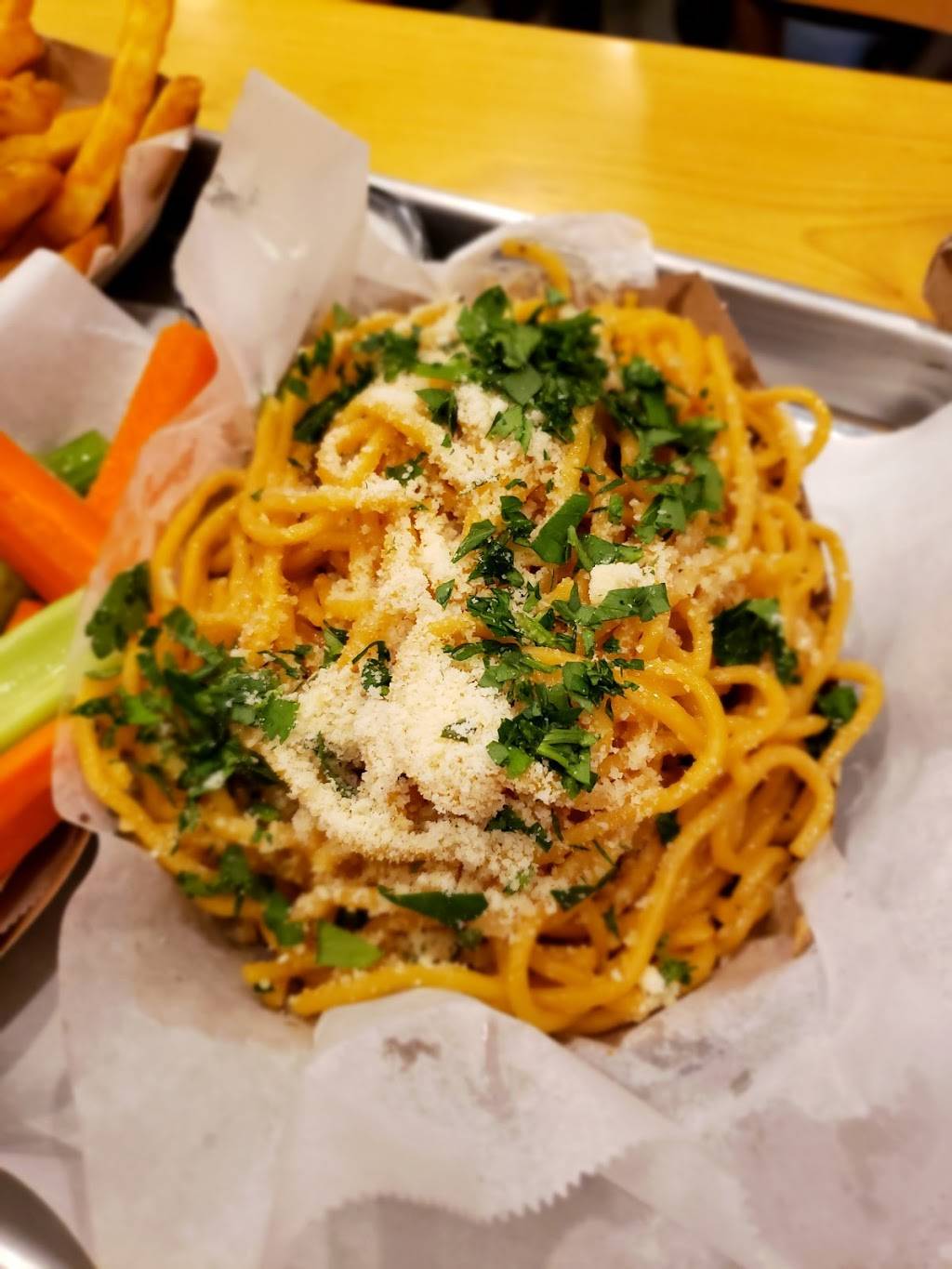 Fire Wings Fairfield | restaurant | 2700 N Texas St, Fairfield, CA 94533, USA | 7072306119 OR +1 707-230-6119