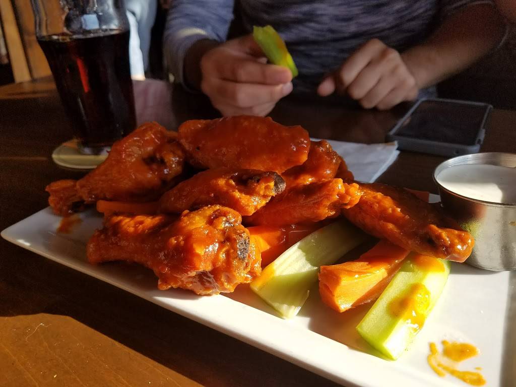 OMalleys On Main | restaurant | 140 Main St, Seal Beach, CA 90740, USA | 5624300631 OR +1 562-430-0631