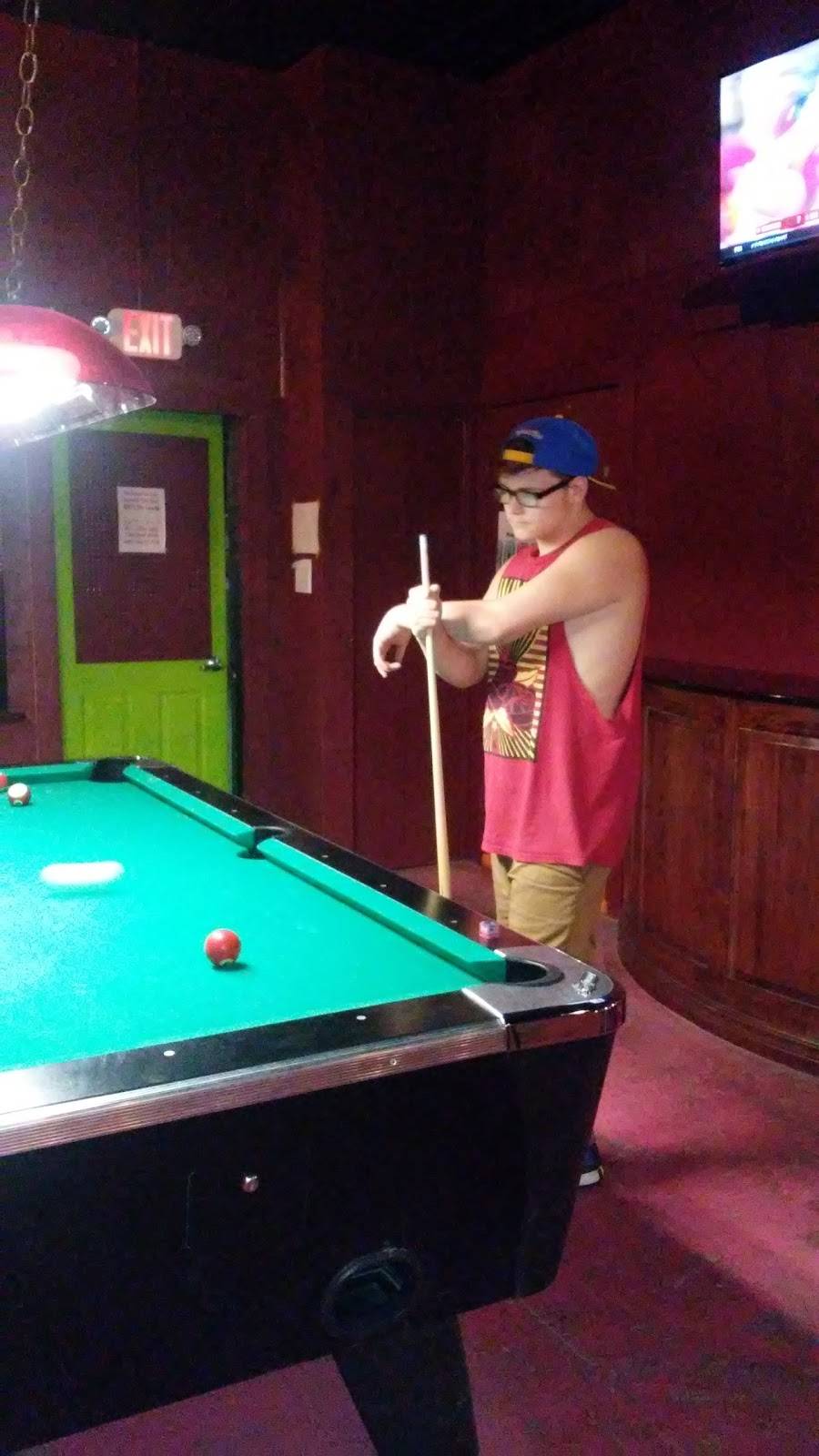 Pink Pickle | restaurant | 304 W St John St, Girard, KS 66743, USA | 6207244600 OR +1 620-724-4600